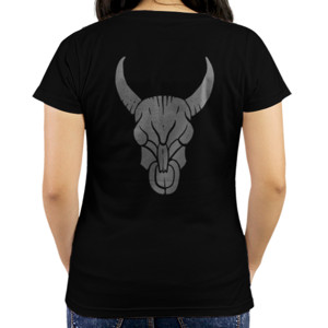 Kaos Banteng tato yang digambar tangan putih